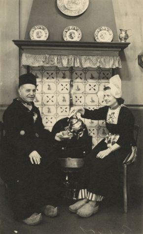 Archives Maurice and Winifred Hirsch in Dutch Attire