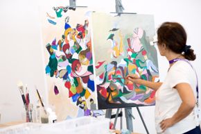 Glassell Studio School / painting, student with paintbrush and canvas