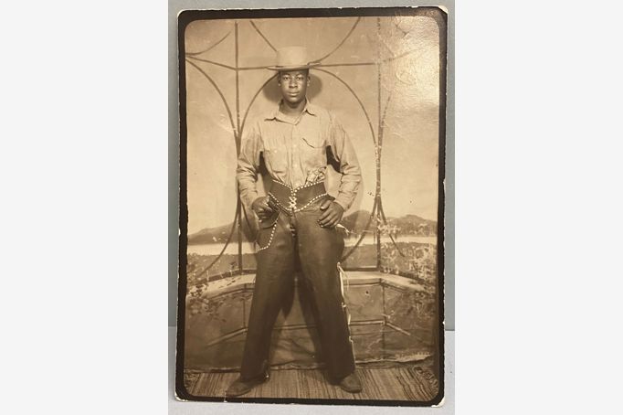 Novelty Arcade Photo Studio - [Studio Cowboy]