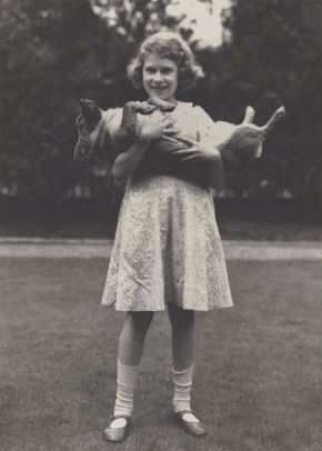 Sheridan - Elizabeth II with her corgi