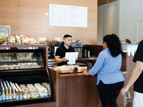 Visit - Dining Leonelli Glassell