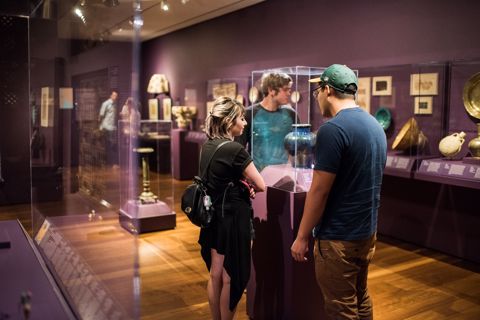 Visitors in al-Sabah gallery